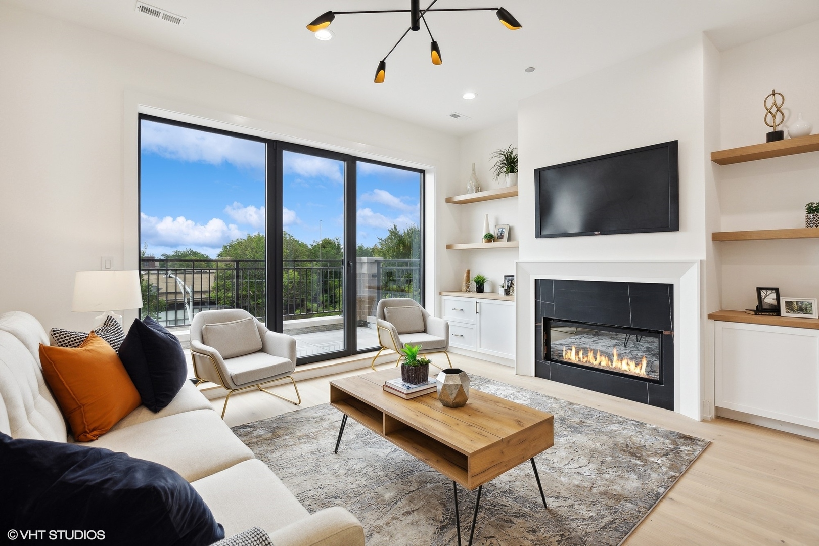 957 N Winchester Parkway Unit: 2