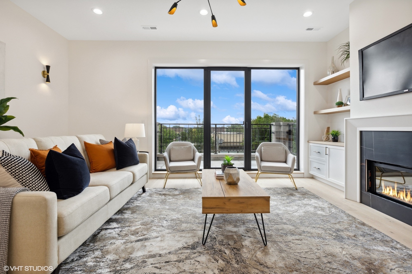957 N Winchester Parkway Unit: 2