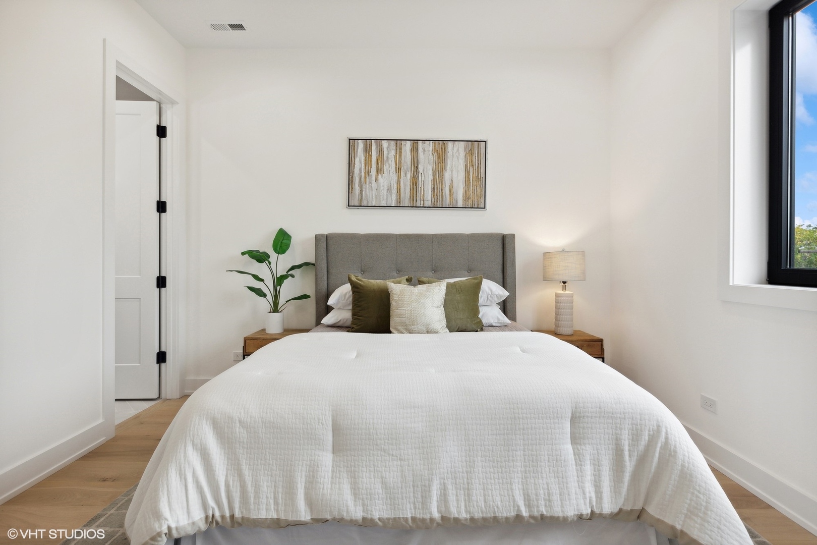957 N Winchester Parkway Unit: 2