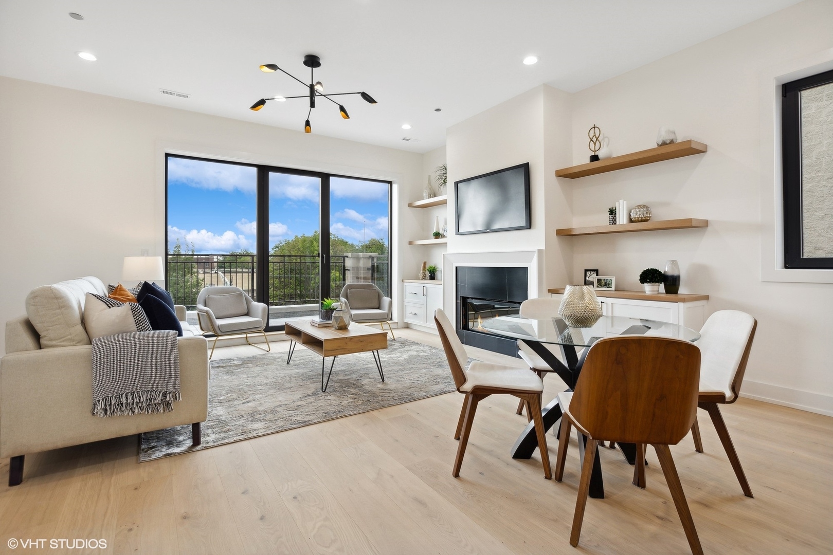 957 N Winchester Parkway Unit: 2