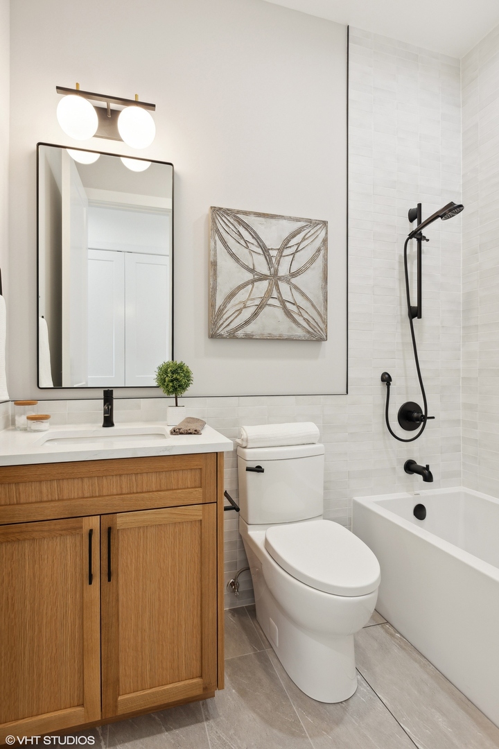957 N Winchester Parkway Unit: 2