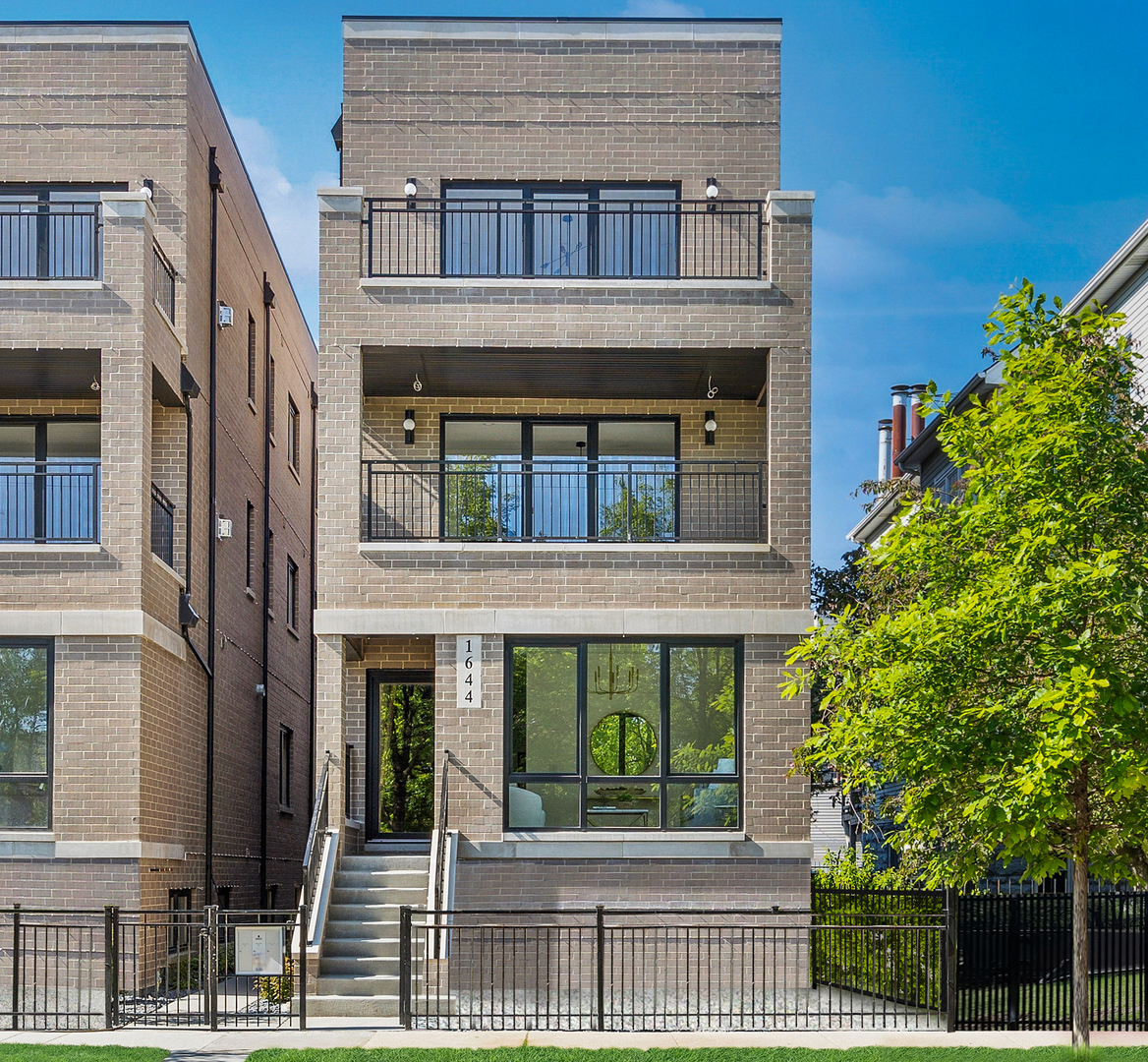 957 N Winchester Parkway Unit: 2