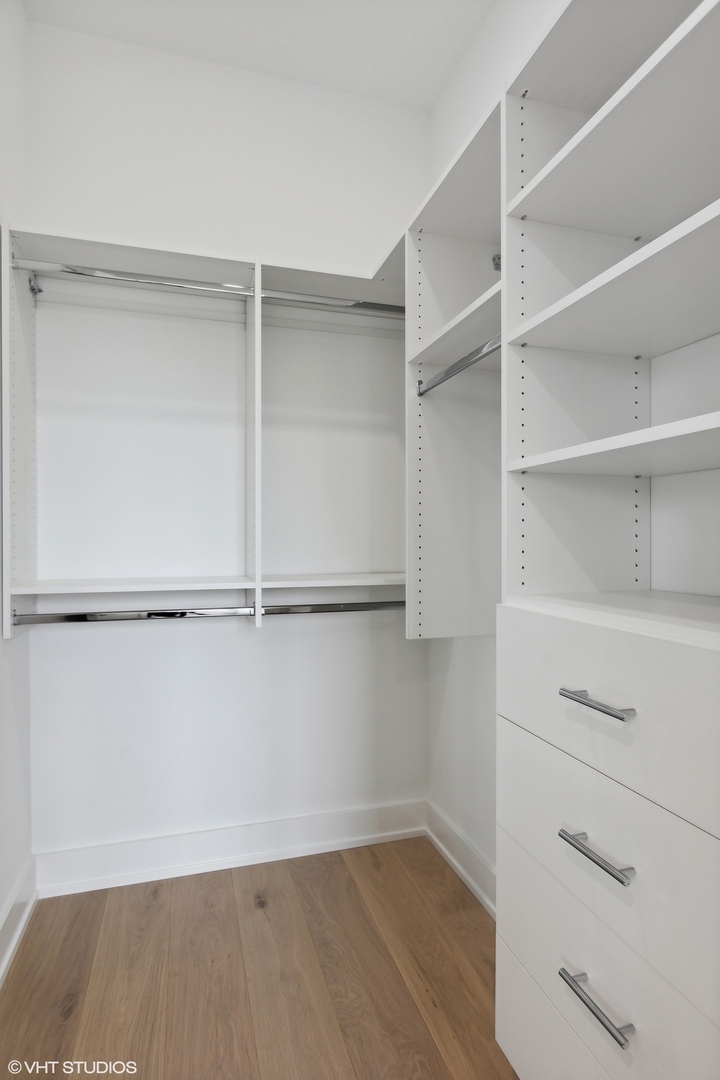 957 N Winchester Parkway Unit: 2