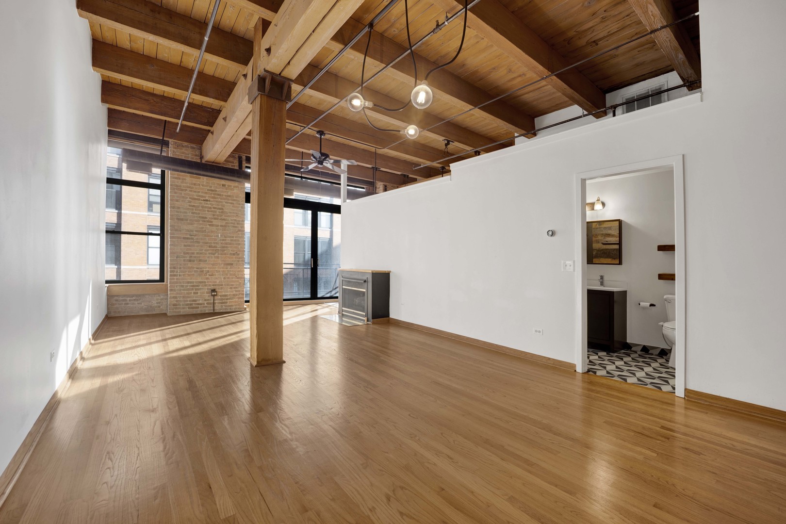 701 W Jackson Boulevard Unit: 402