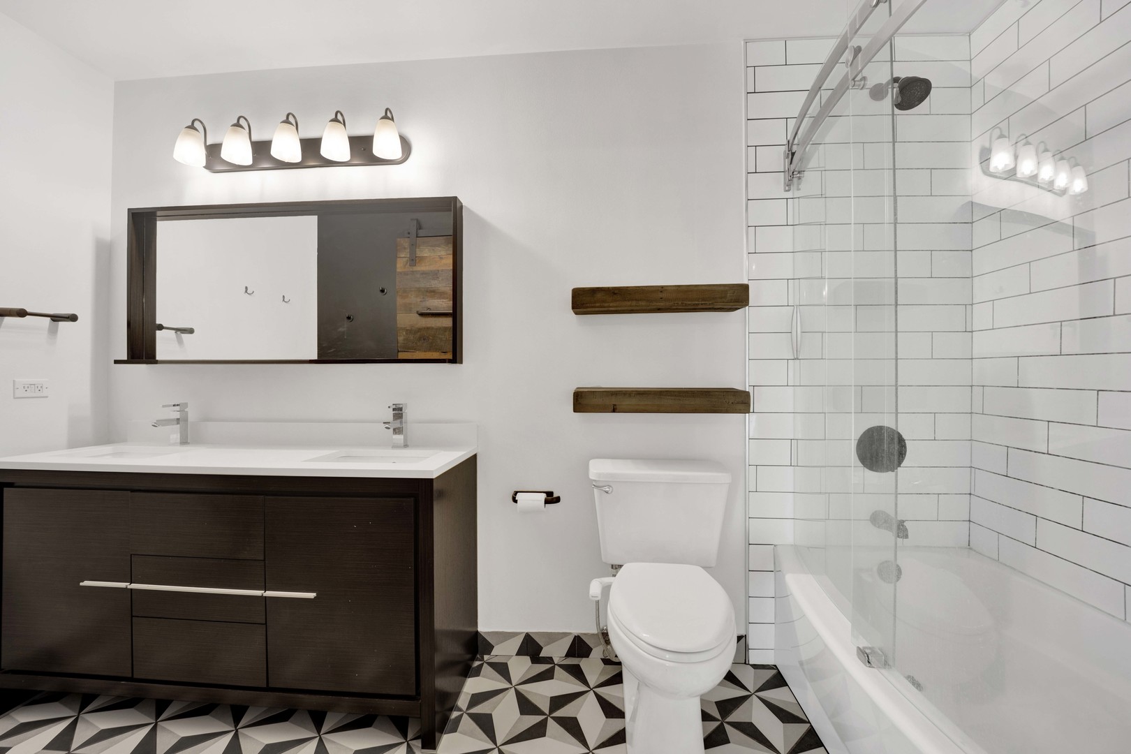701 W Jackson Boulevard Unit: 402