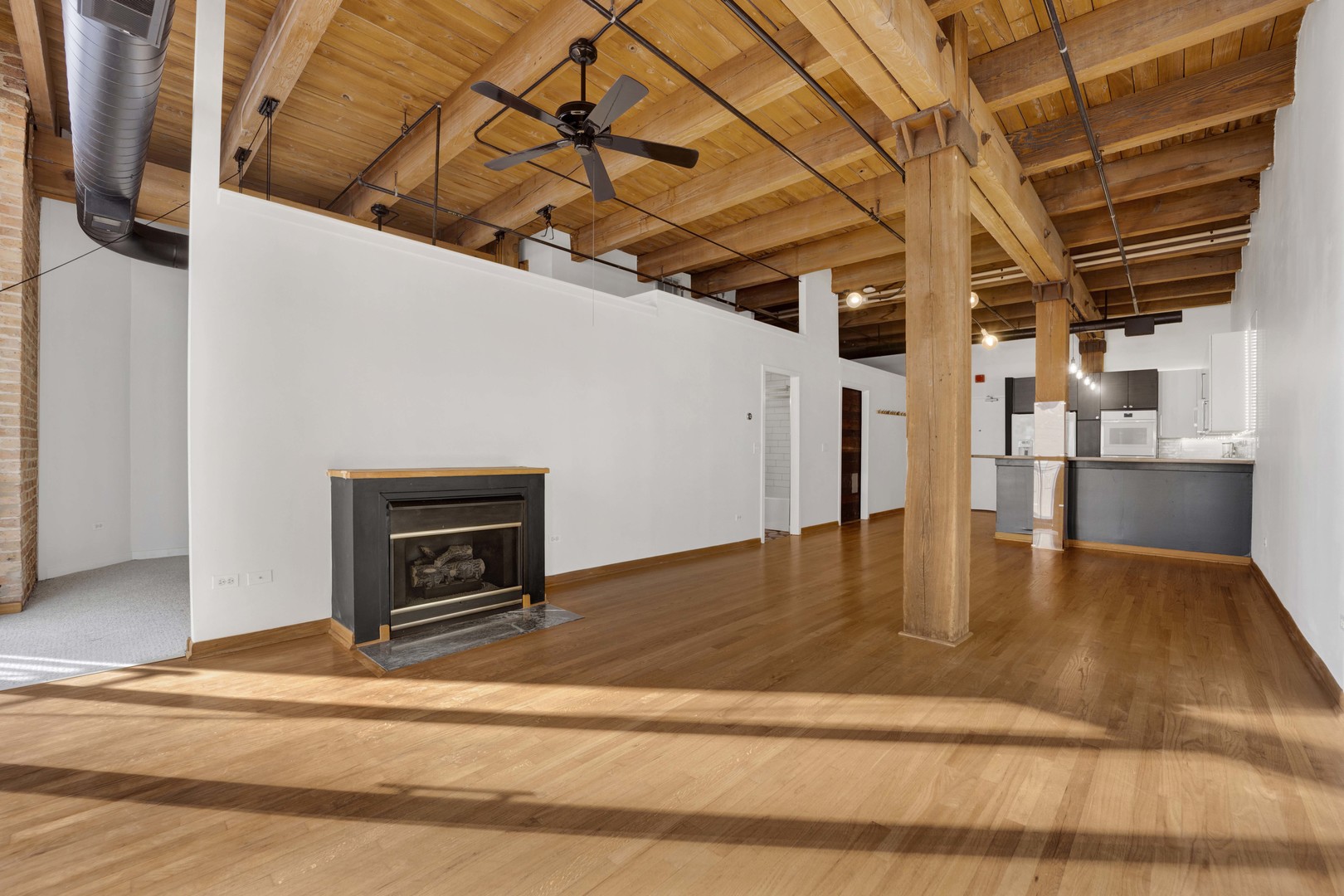 701 W Jackson Boulevard Unit: 402