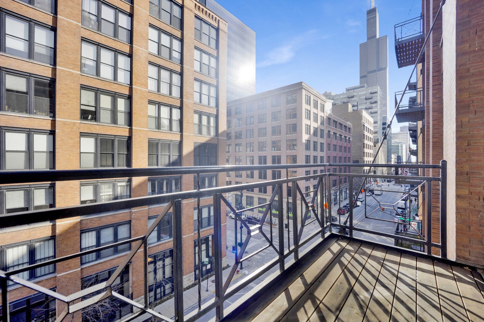 701 W Jackson Boulevard Unit: 402