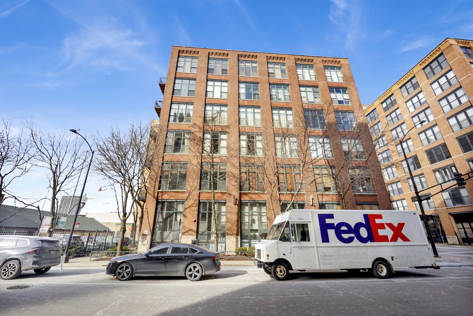 701 W Jackson Boulevard Unit: 402