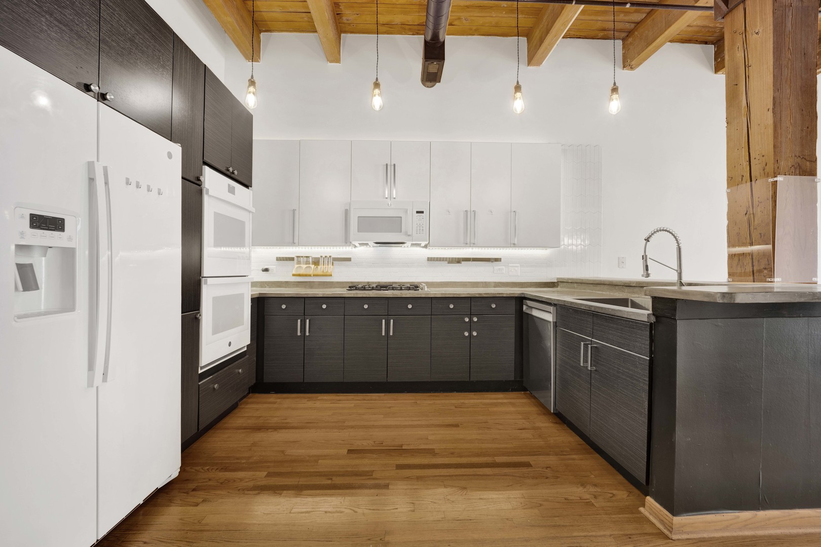 701 W Jackson Boulevard Unit: 402