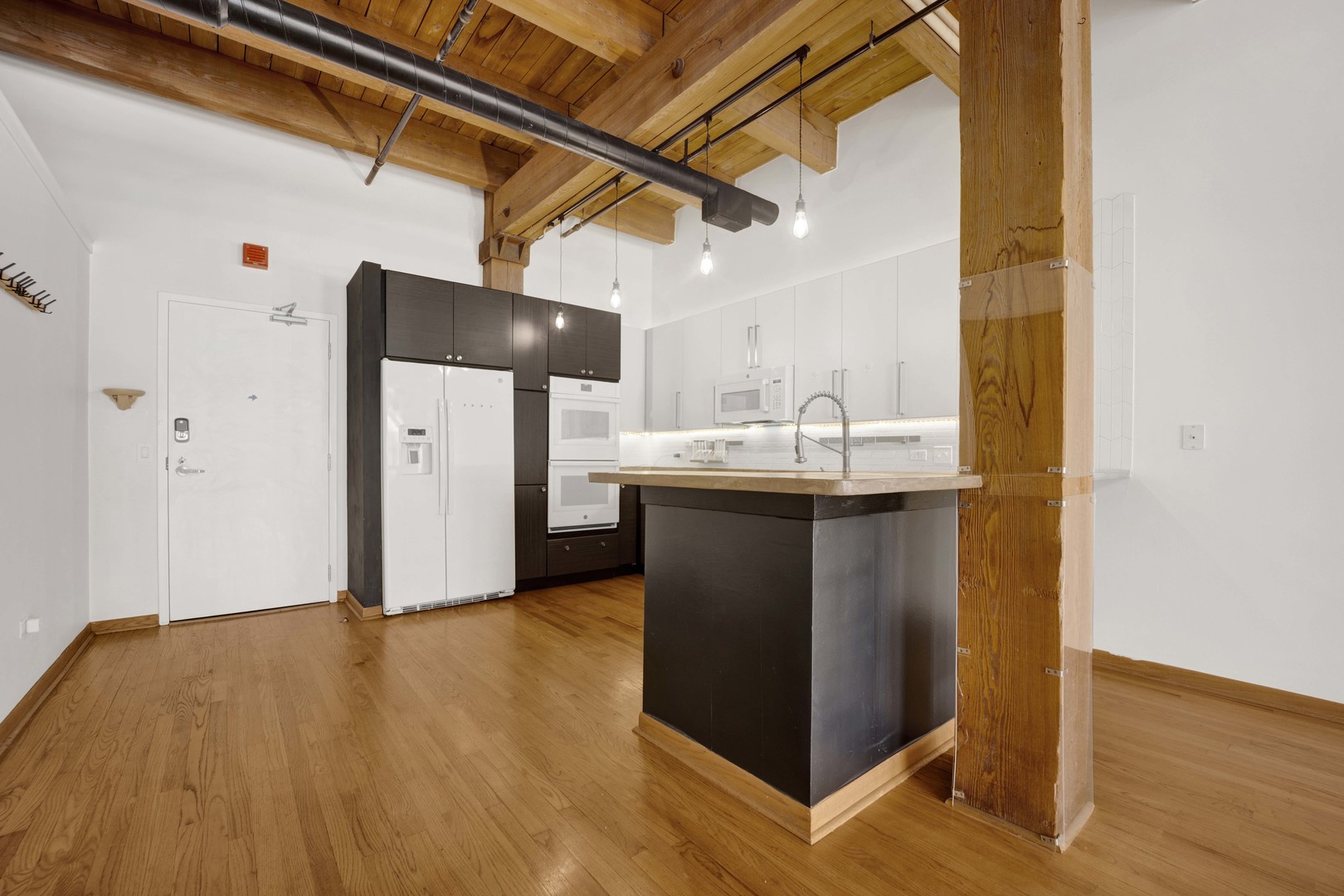 701 W Jackson Boulevard Unit: 402