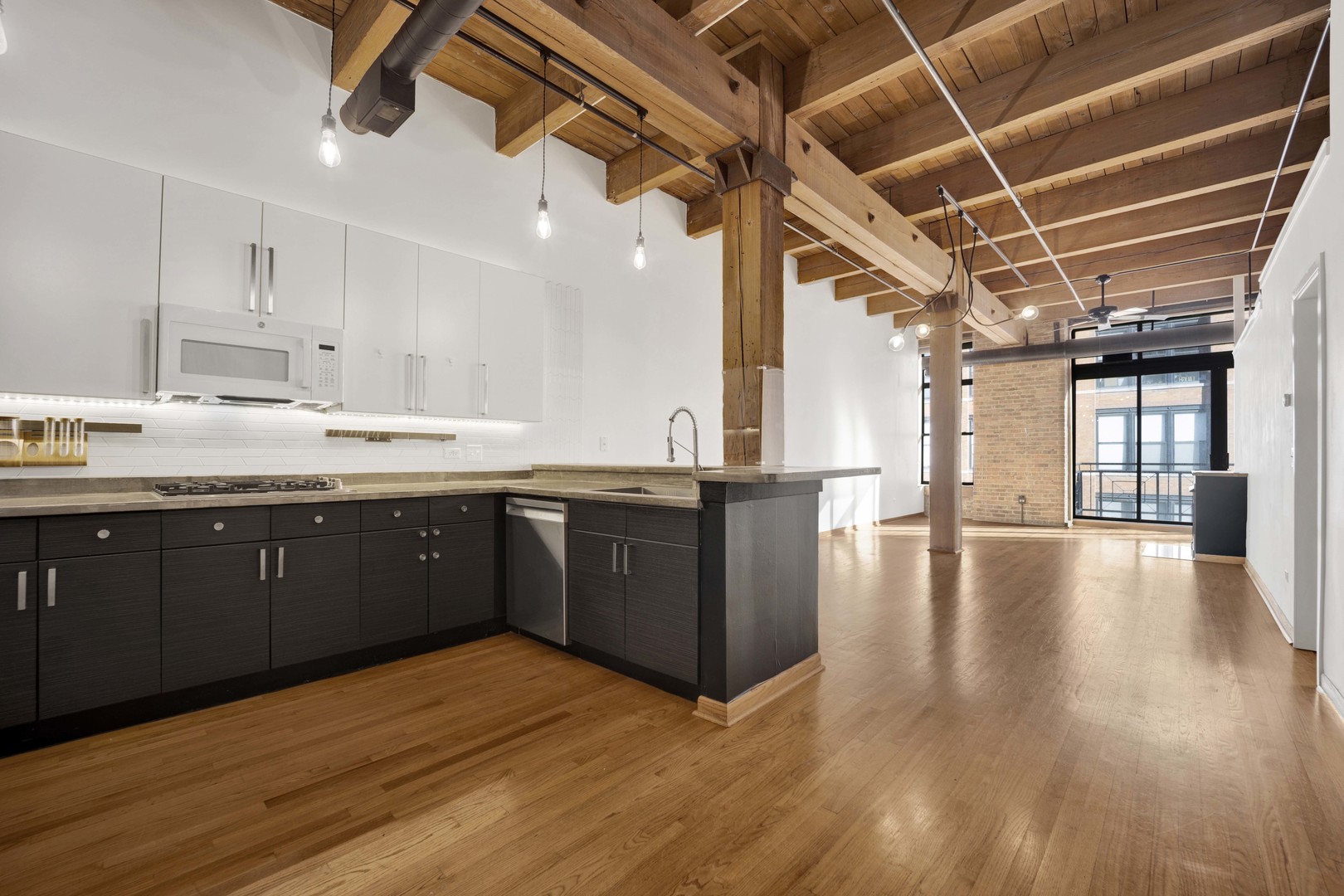 701 W Jackson Boulevard Unit: 402