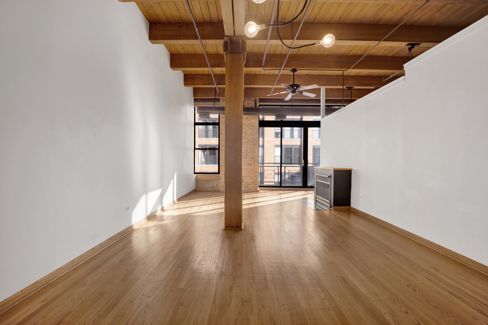 701 W Jackson Boulevard Unit: 402