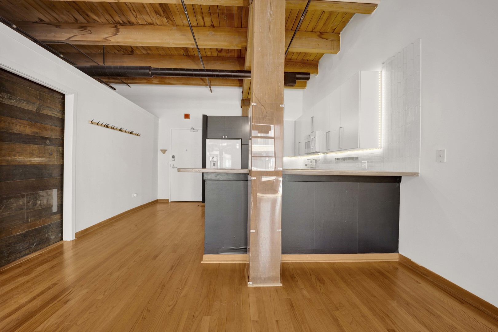 701 W Jackson Boulevard Unit: 402