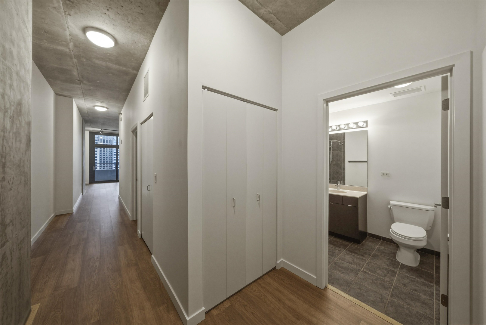 235 W VAN BUREN Street Unit: 3021