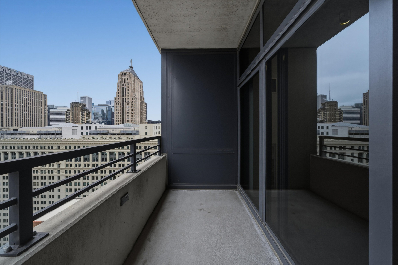 235 W VAN BUREN Street Unit: 3021