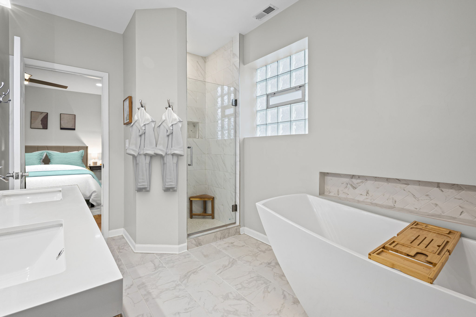 4510 S Greenwood Avenue Unit: 2