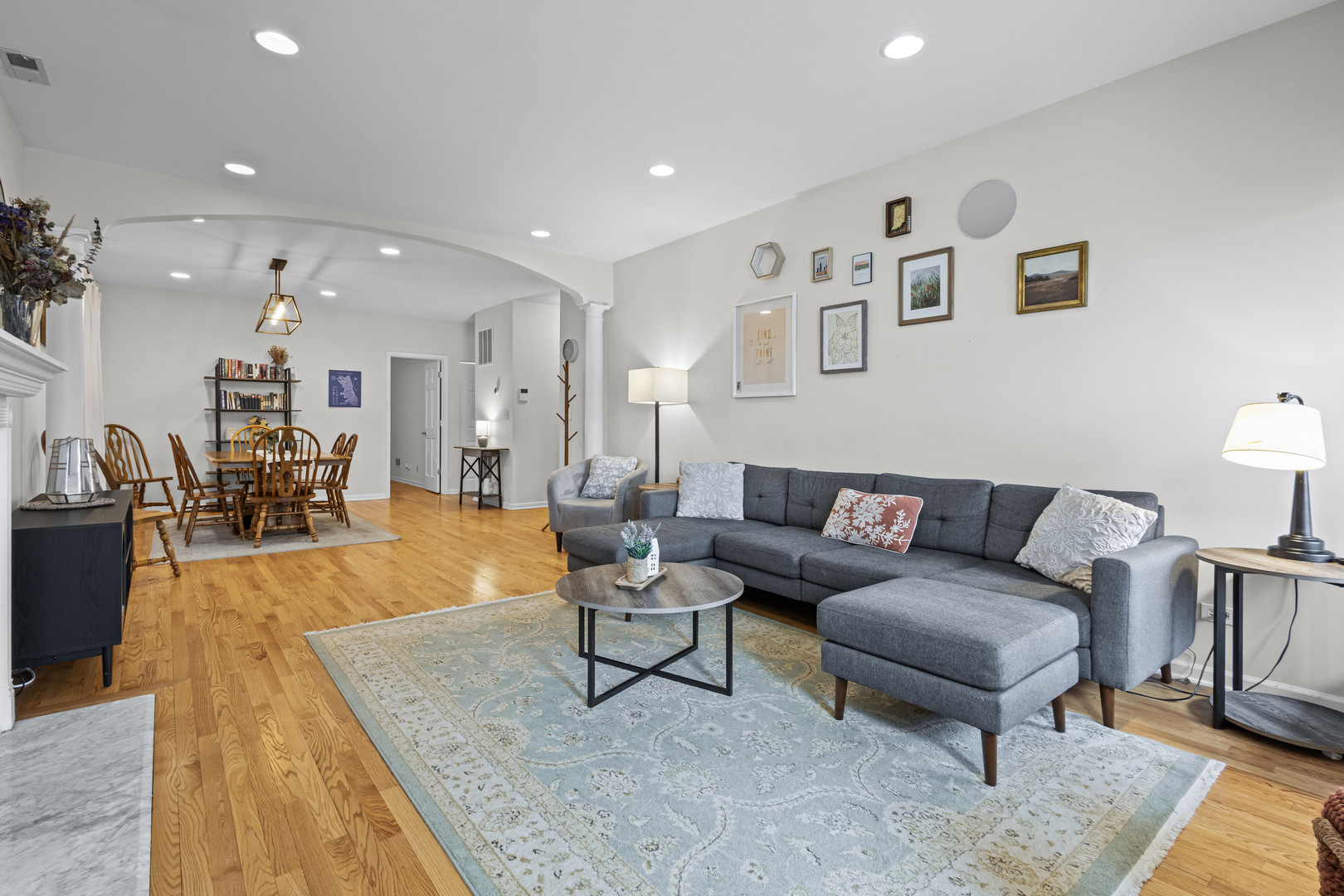 4510 S Greenwood Avenue Unit: 2