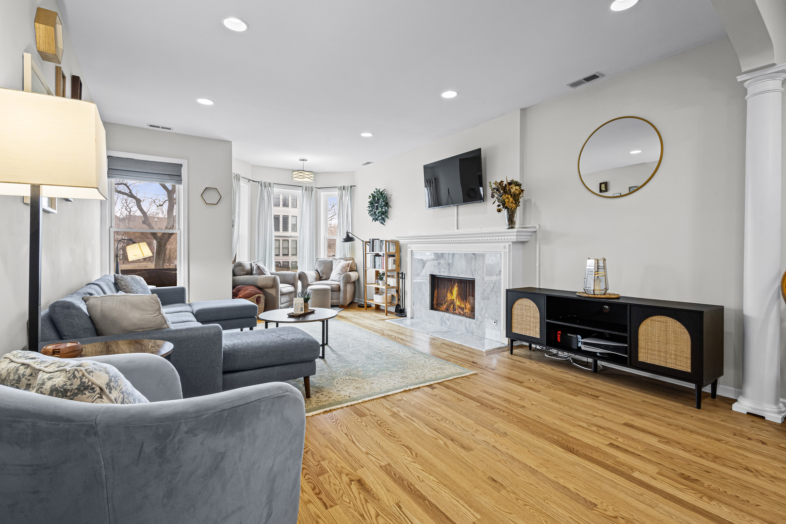 4510 S Greenwood Avenue Unit: 2