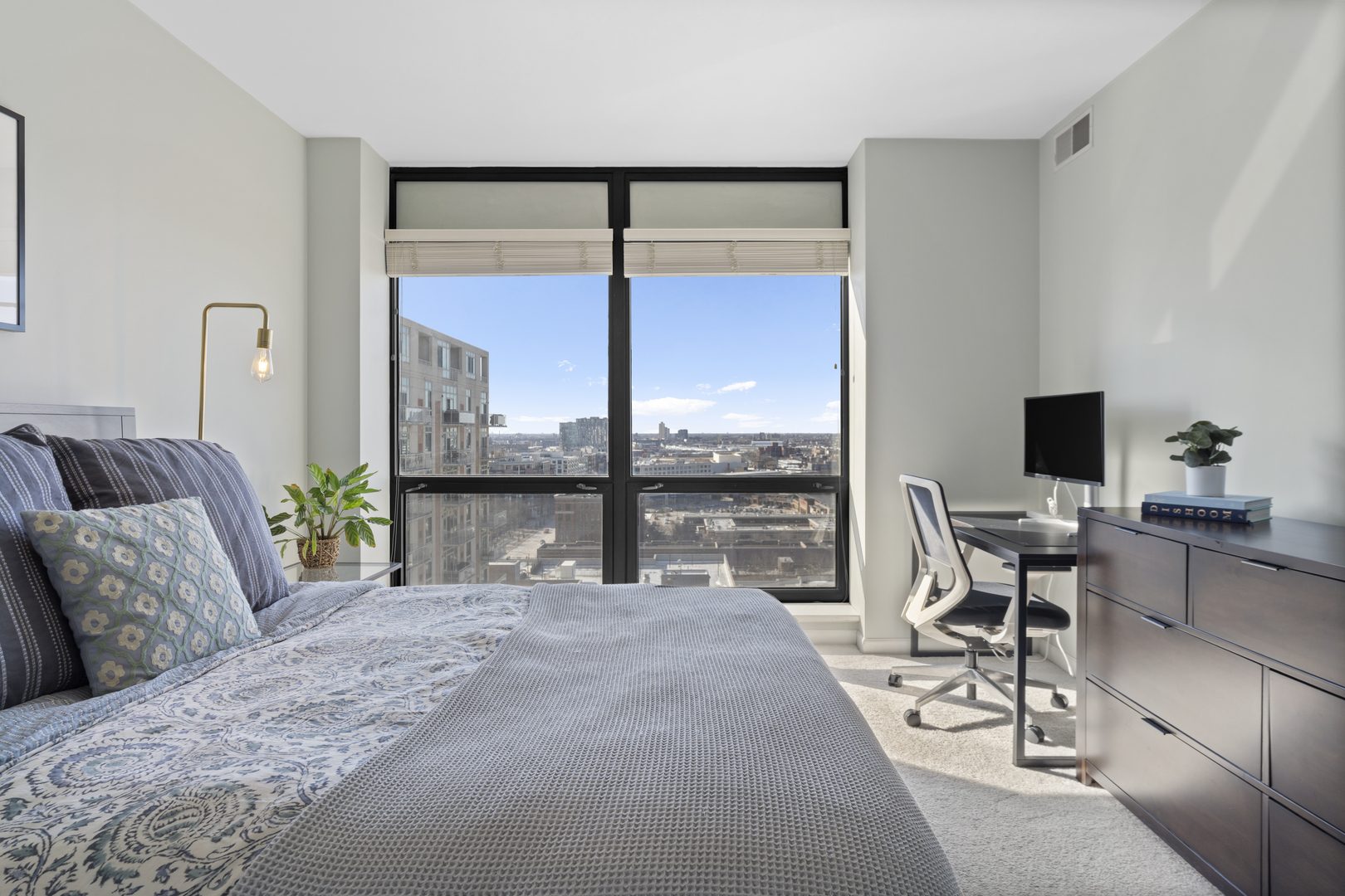 1212 N Wells Street Unit: 1505