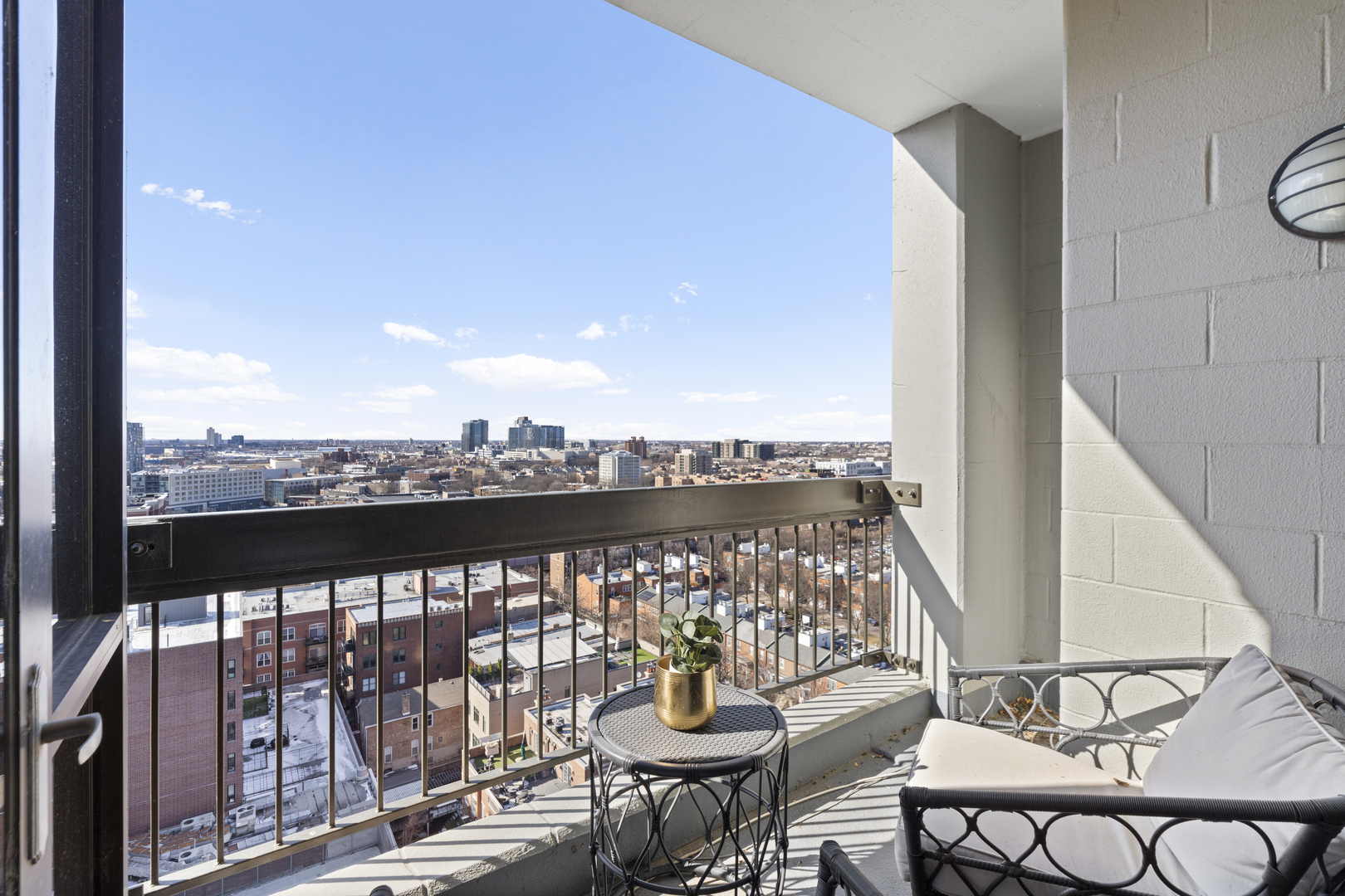 1212 N Wells Street Unit: 1505