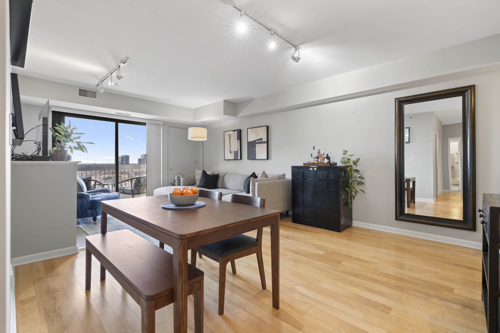 1212 N Wells Street Unit: 1505