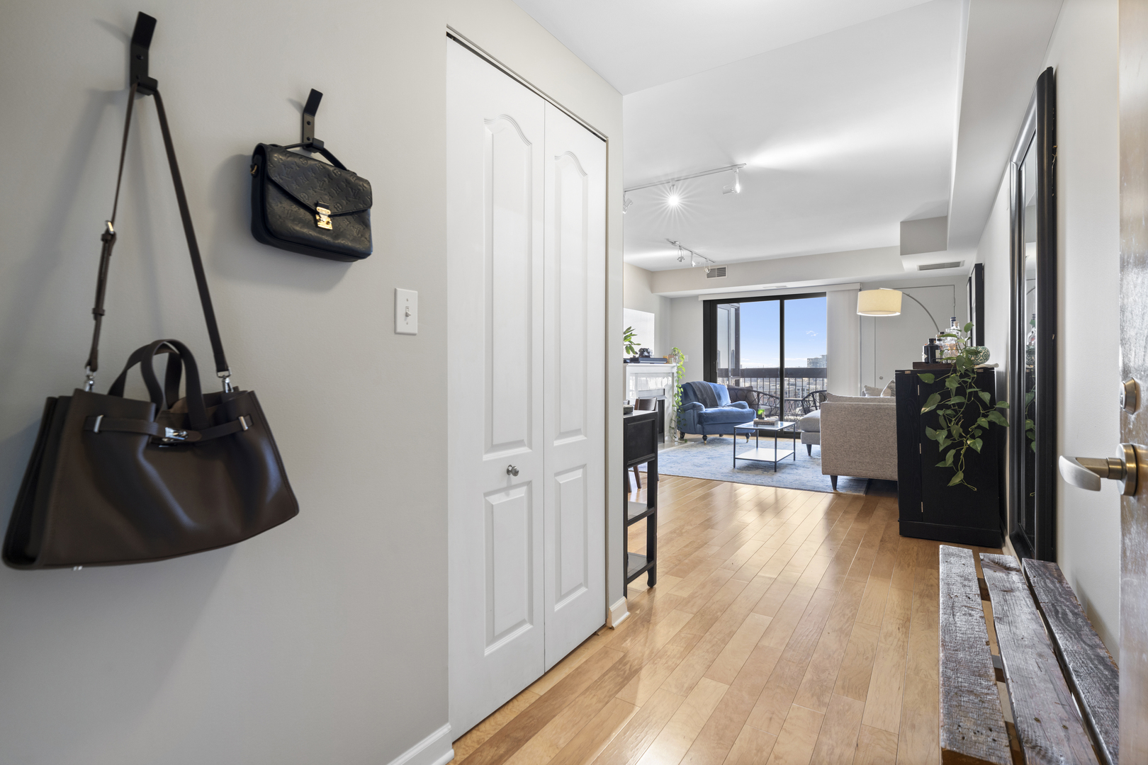 1212 N Wells Street Unit: 1505