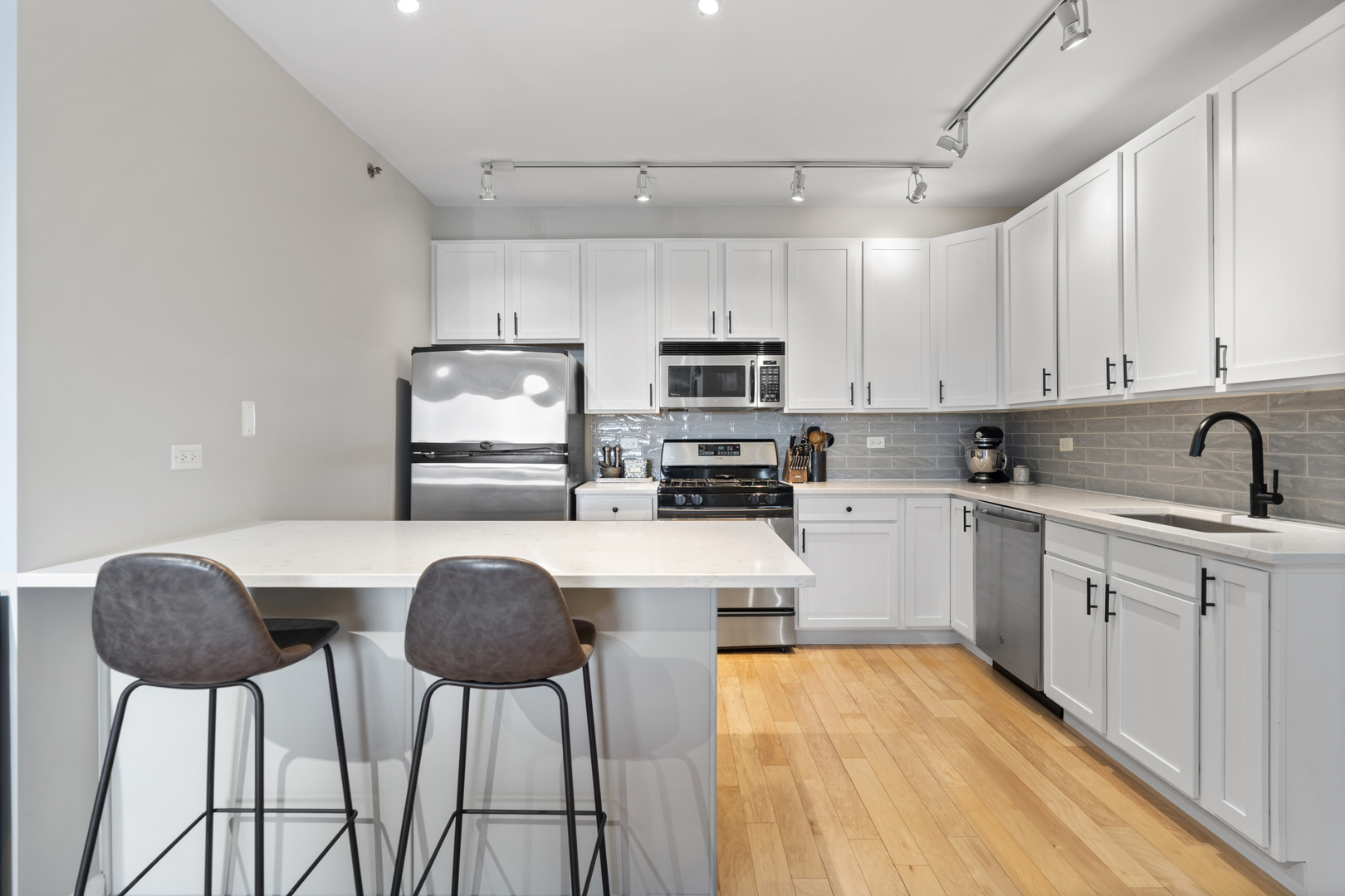 1212 N Wells Street Unit: 1505