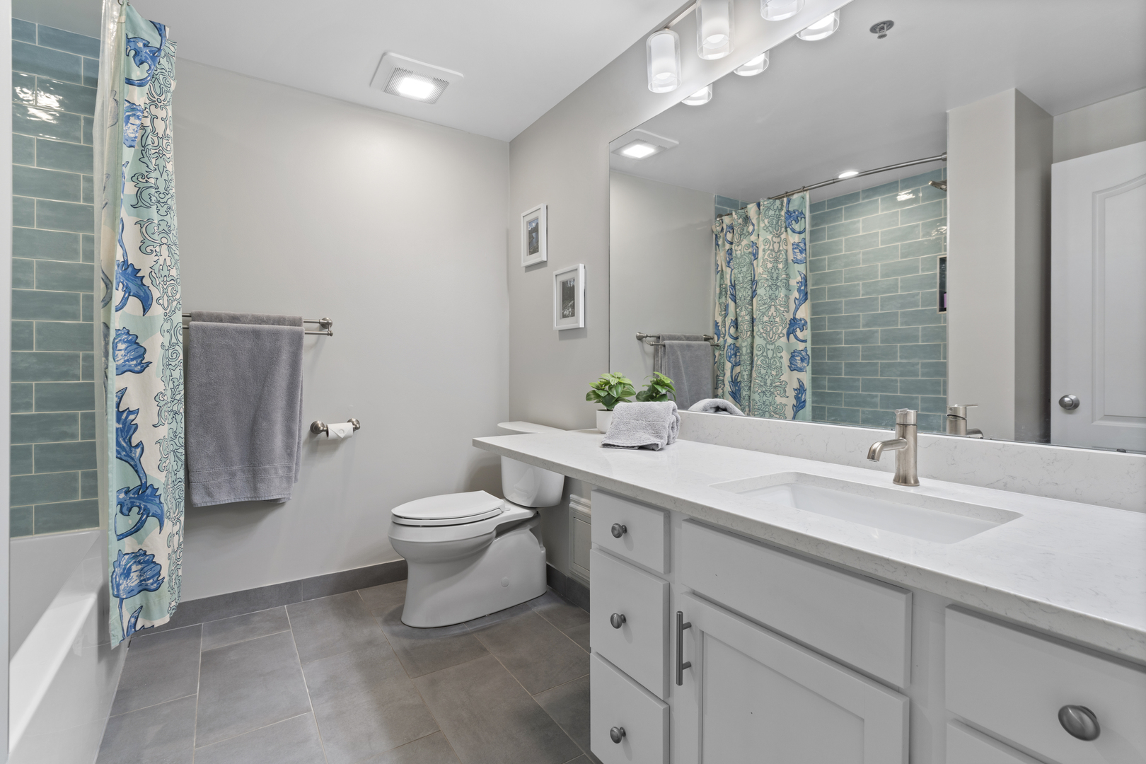 1212 N Wells Street Unit: 1505