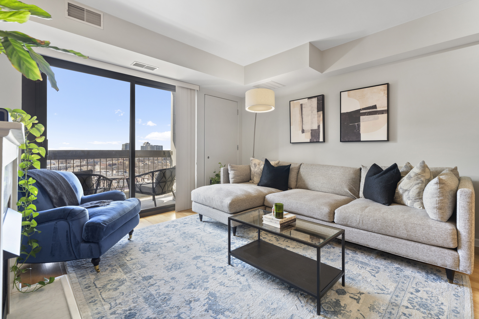 1212 N Wells Street Unit: 1505