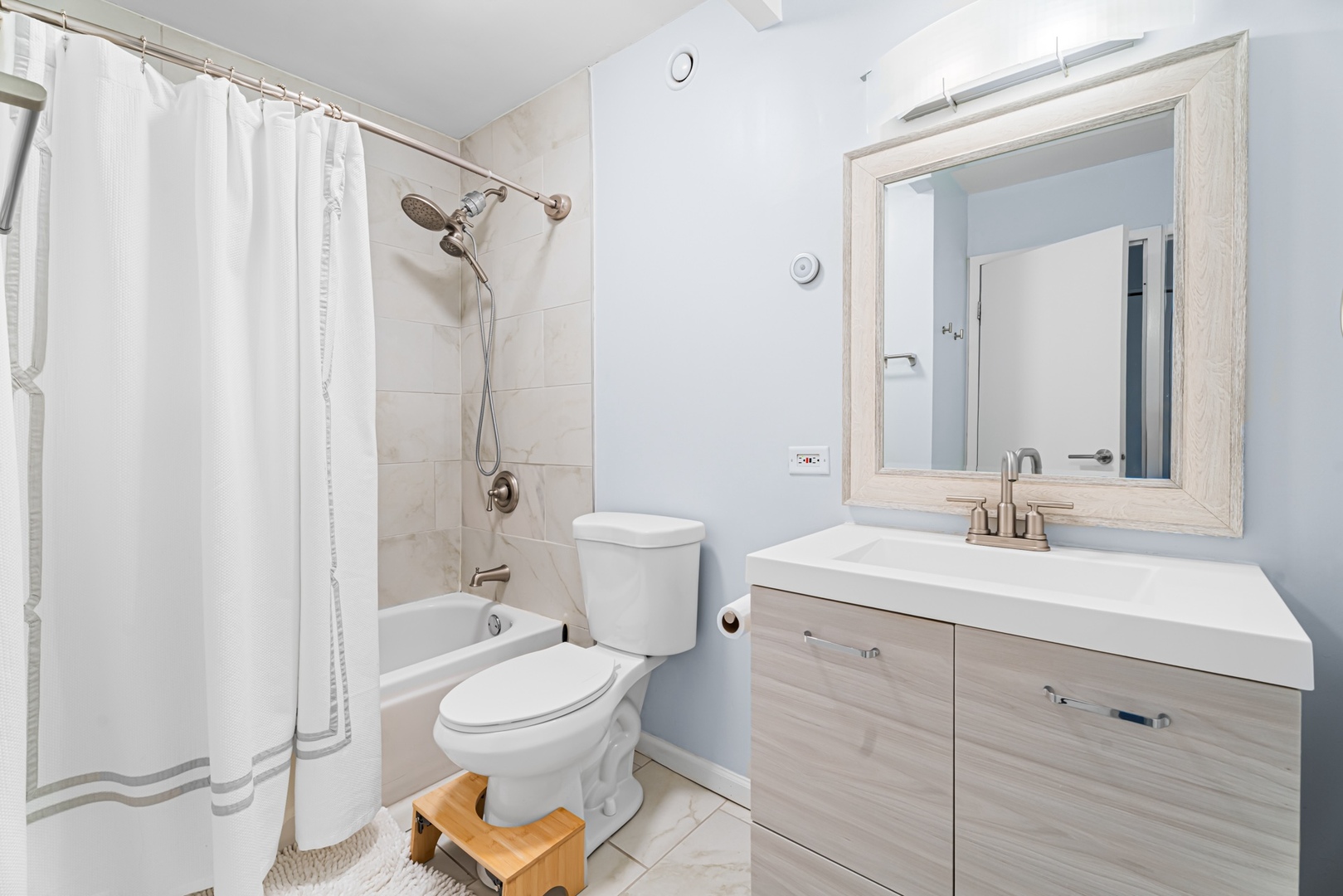 5320 N Sheridan Road Unit: 2410