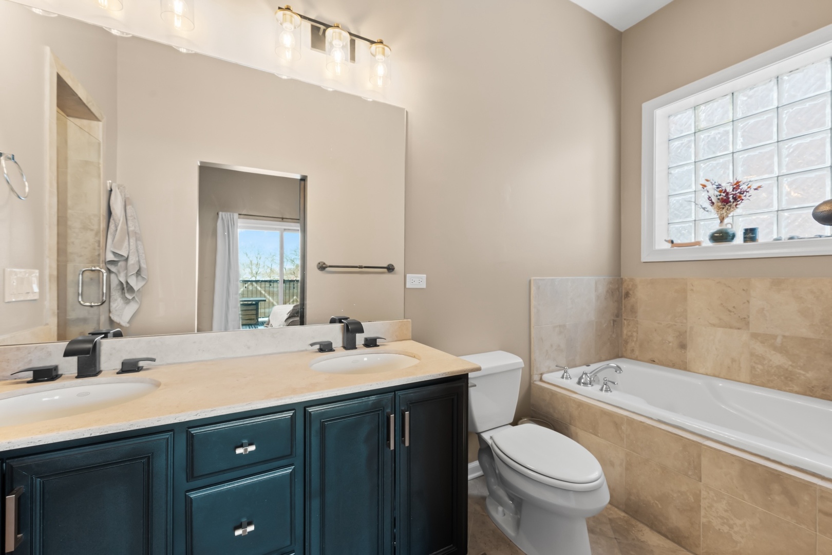 2248 W Foster Avenue Unit: 4