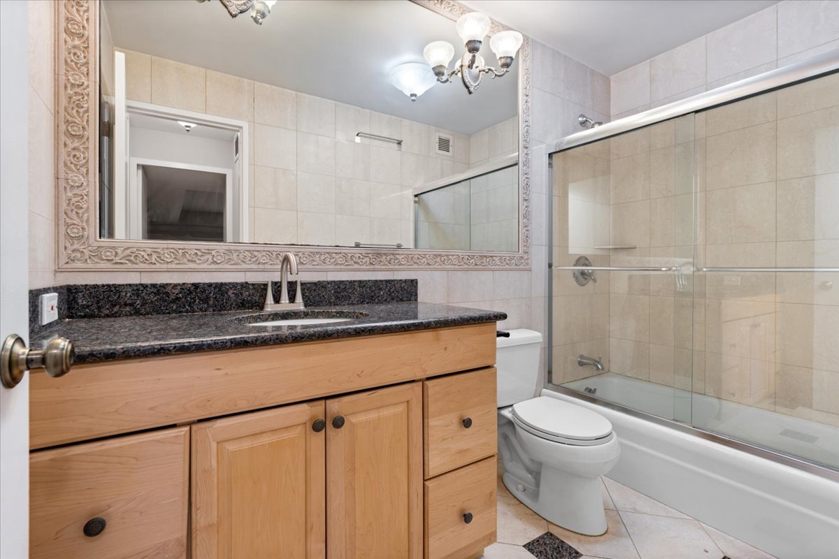 201 E Chestnut Street Unit: 19E
