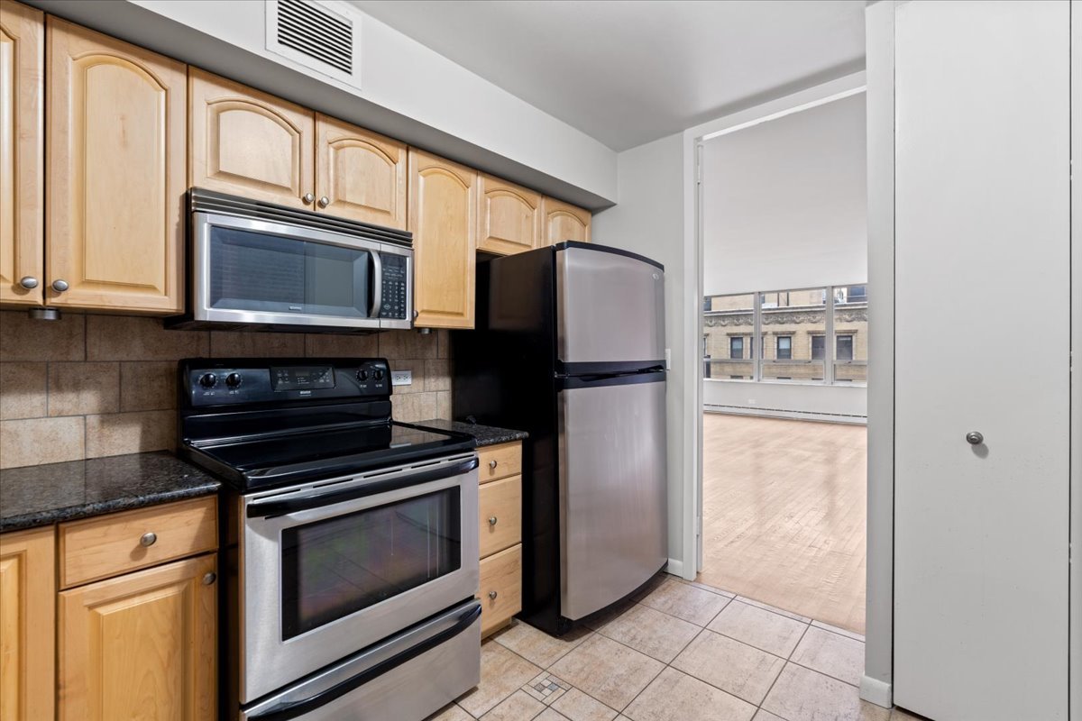 201 E Chestnut Street Unit: 19E