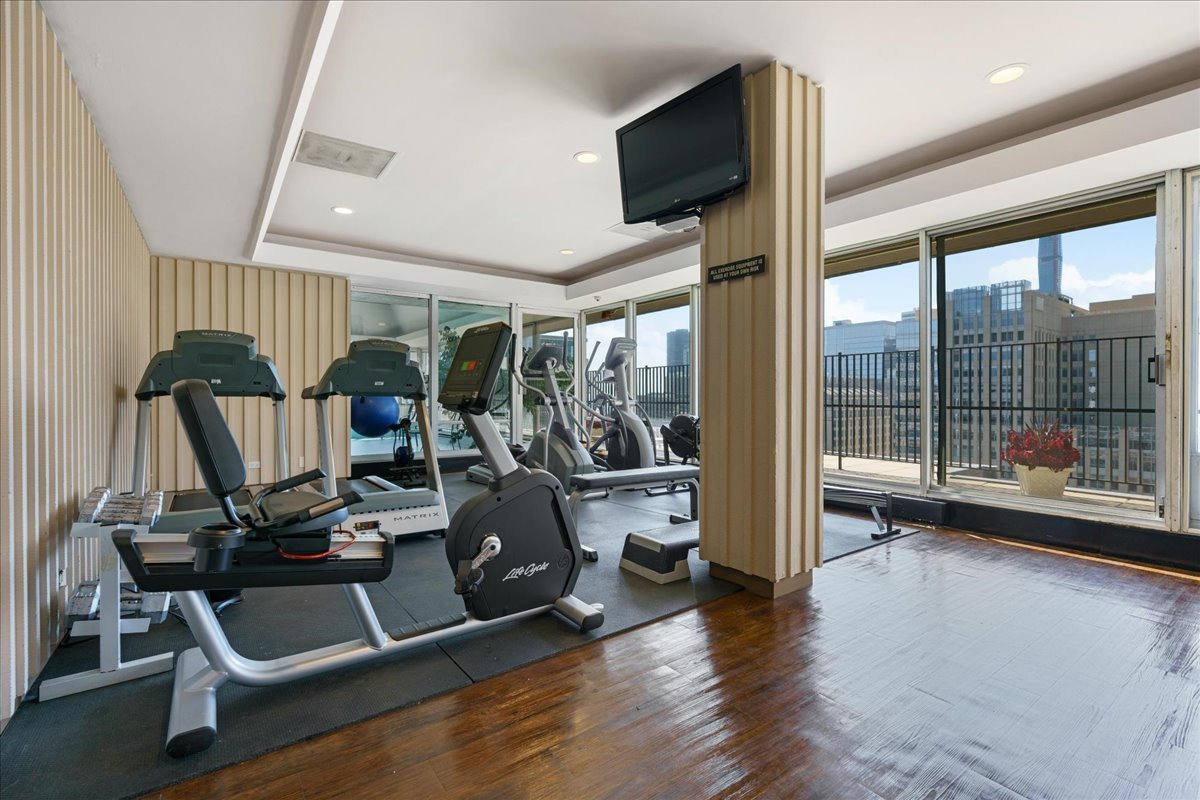 201 E Chestnut Street Unit: 19E
