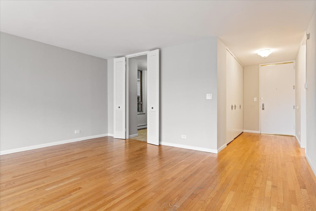 201 E Chestnut Street Unit: 19E