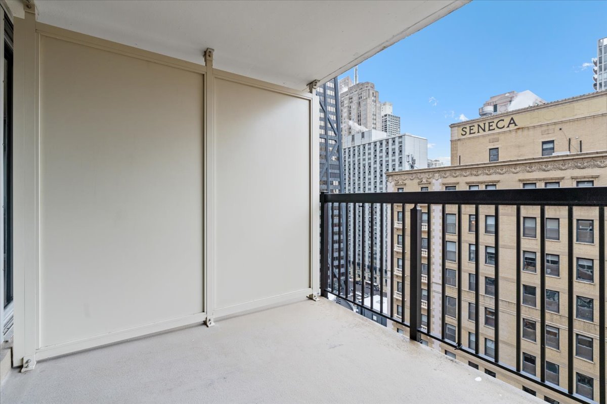 201 E Chestnut Street Unit: 19E