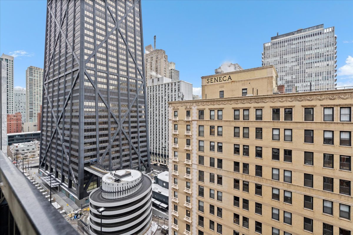 201 E Chestnut Street Unit: 19E
