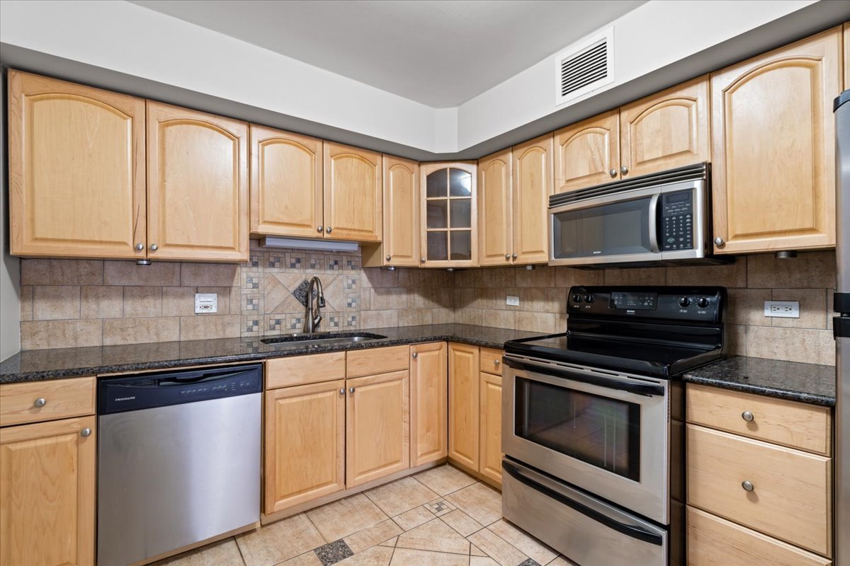 201 E Chestnut Street Unit: 19E
