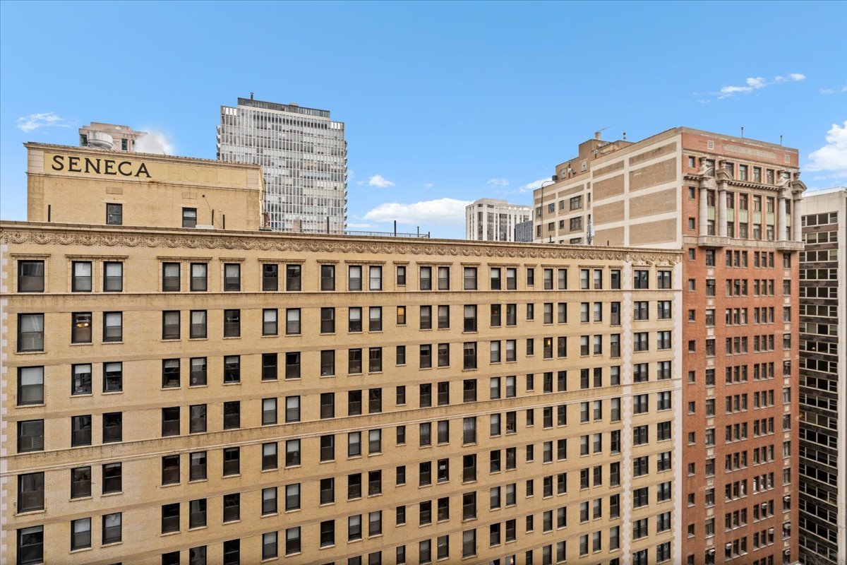 201 E Chestnut Street Unit: 19E