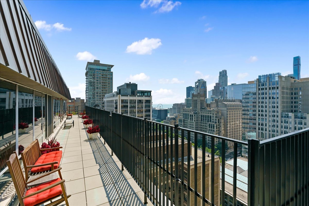 201 E Chestnut Street Unit: 19E