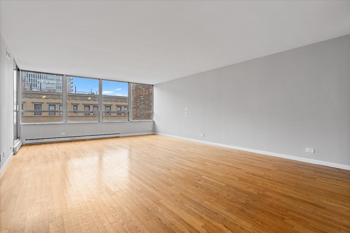 201 E Chestnut Street Unit: 19E