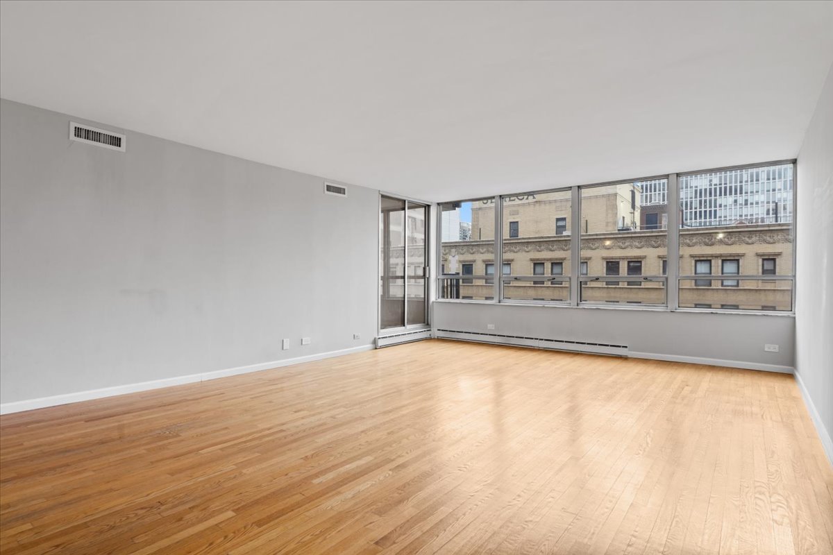 201 E Chestnut Street Unit: 19E