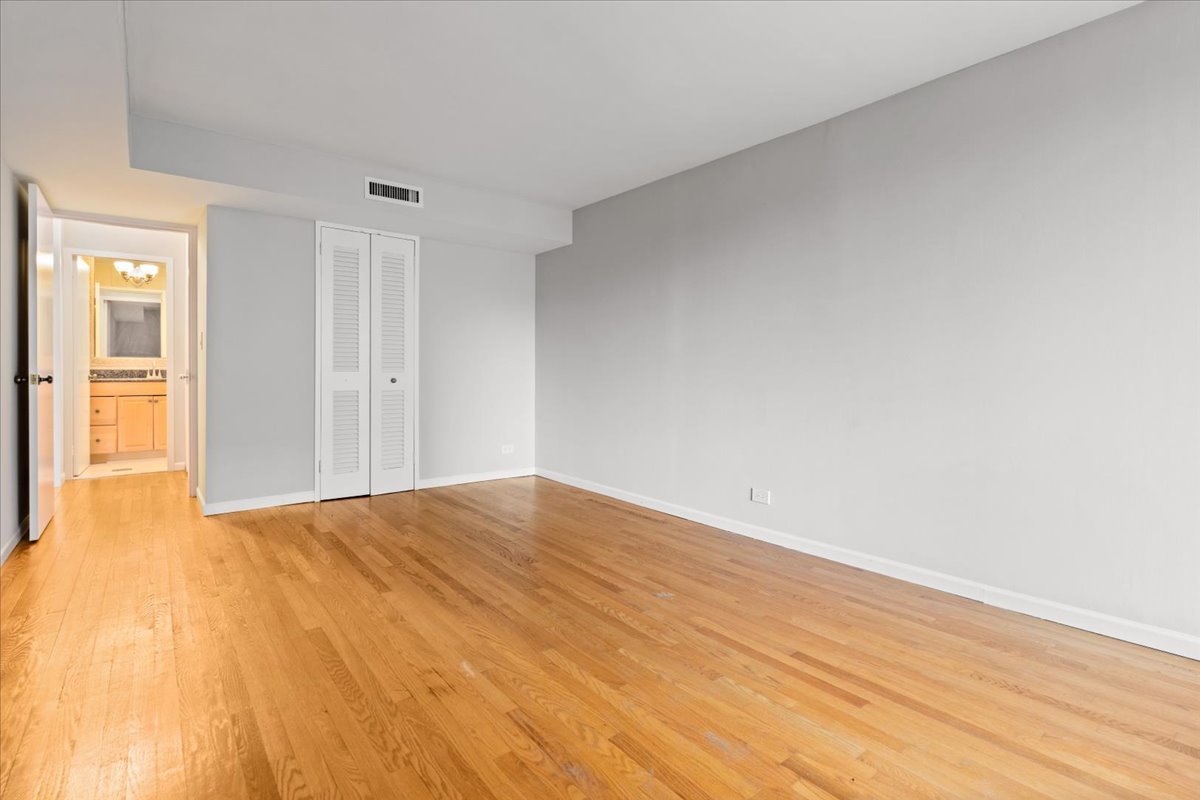 201 E Chestnut Street Unit: 19E