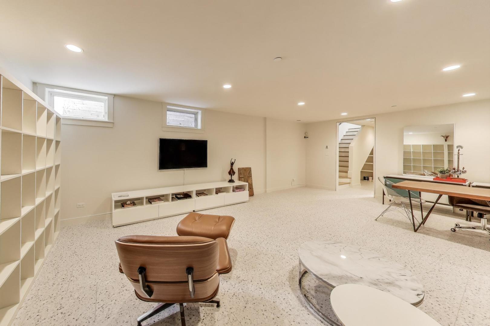 1475 W Superior Avenue Unit: 1