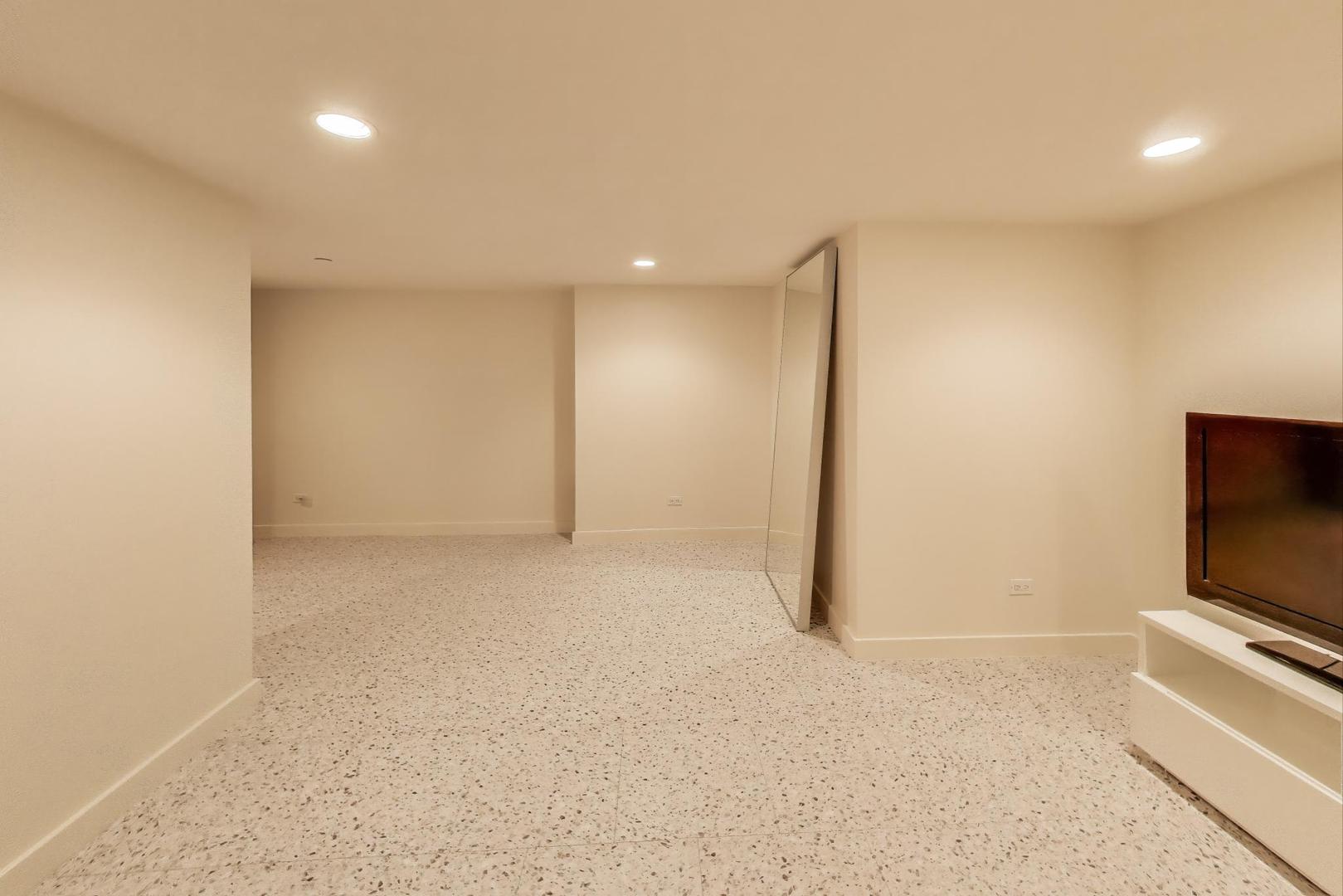 1475 W Superior Avenue Unit: 1