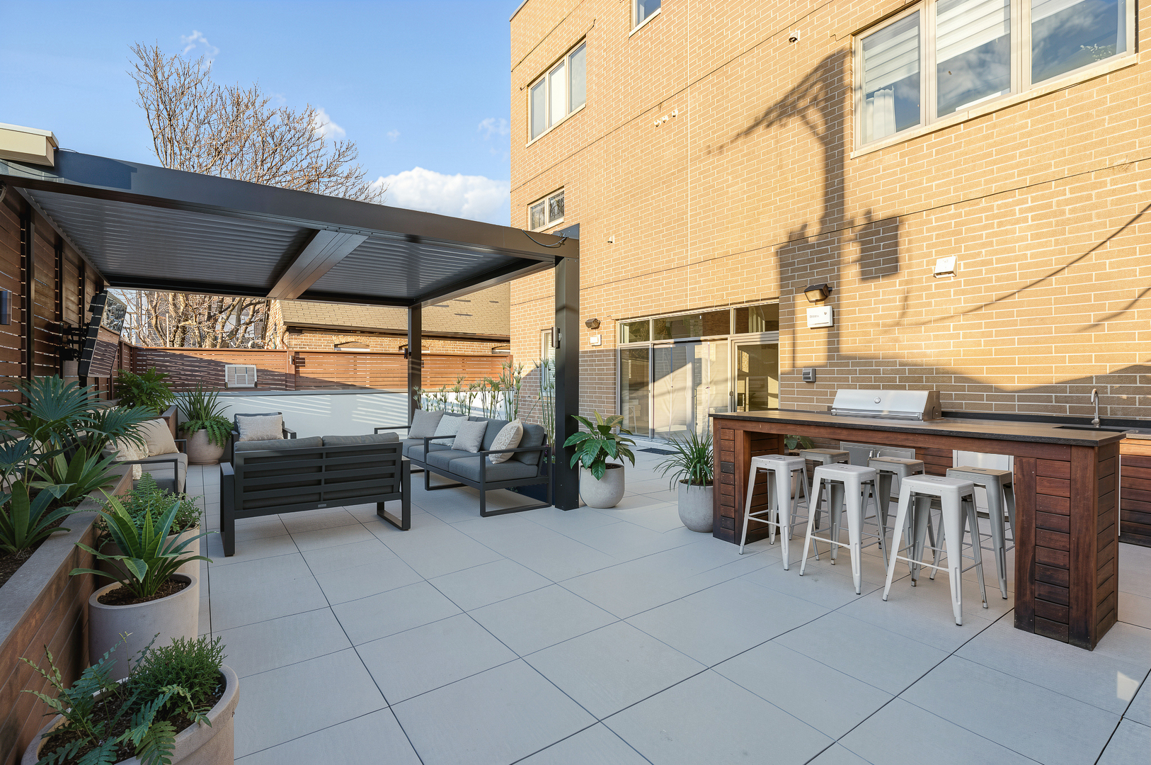 1108 N ASHLAND Avenue Unit: 3