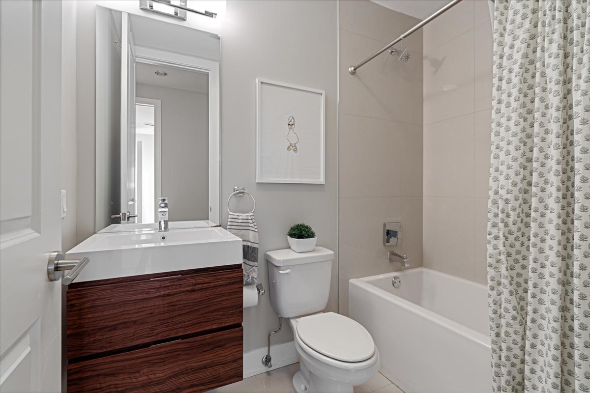 1108 N ASHLAND Avenue Unit: 3