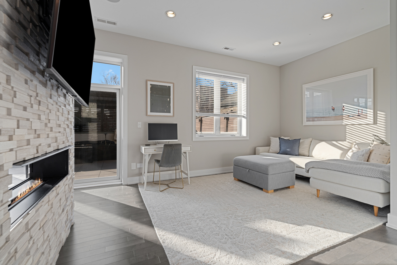 1108 N ASHLAND Avenue Unit: 3