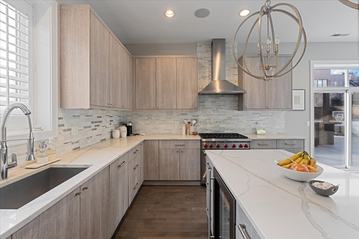 1108 N ASHLAND Avenue Unit: 3