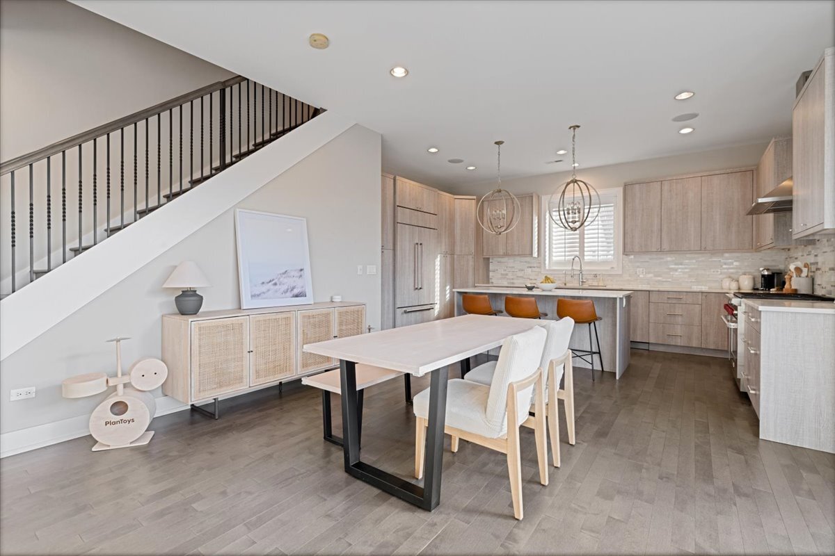 1108 N ASHLAND Avenue Unit: 3